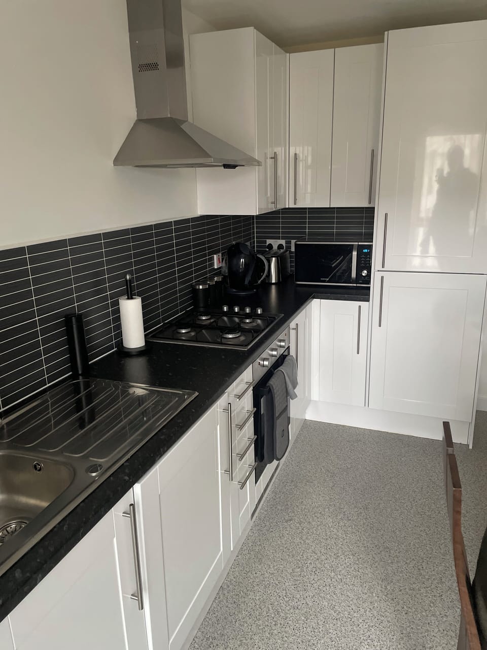 Deluxe Apartment, 2 Bedrooms, Non Smoking, Courtyard View | Private kitchen | Full-size fridge, microwave, oven, stovetop