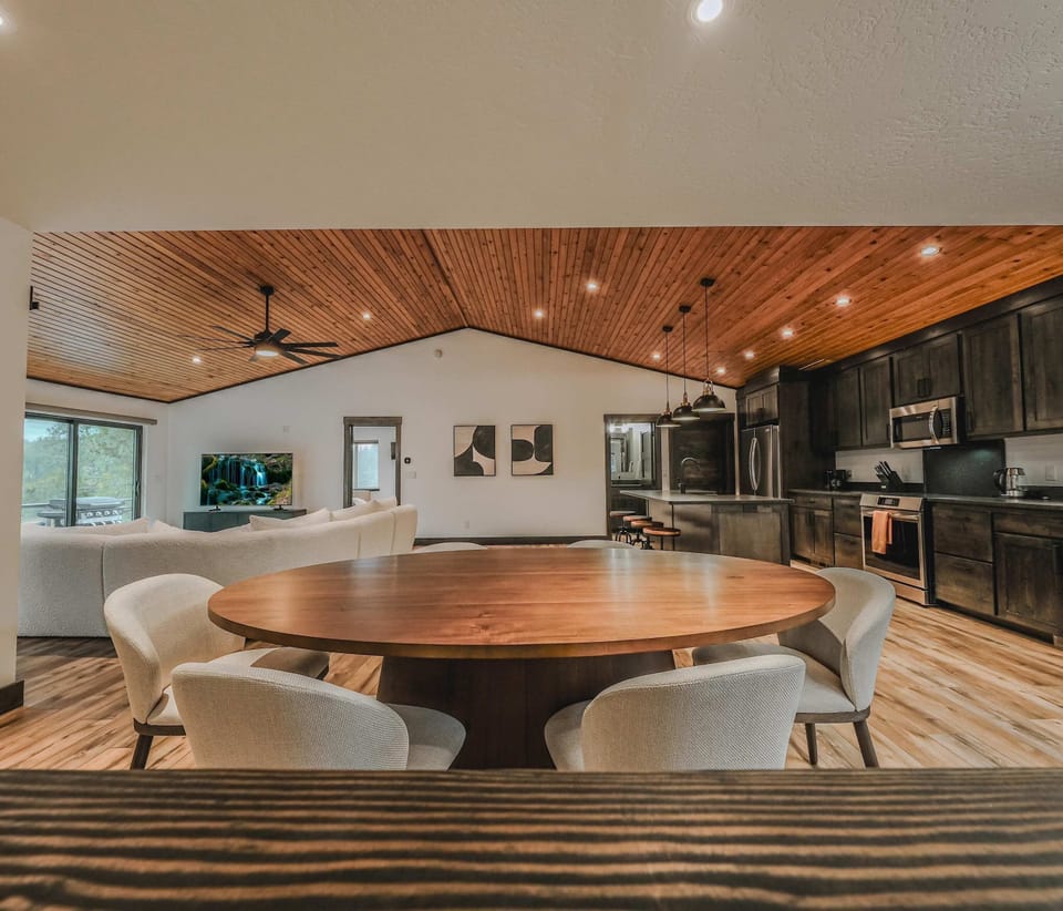 House, Multiple Beds, Patio (Sunrise Lookout on Carpenter Lake) | Dining