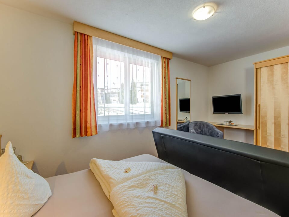 Apartment | 3 bedrooms, bed sheets