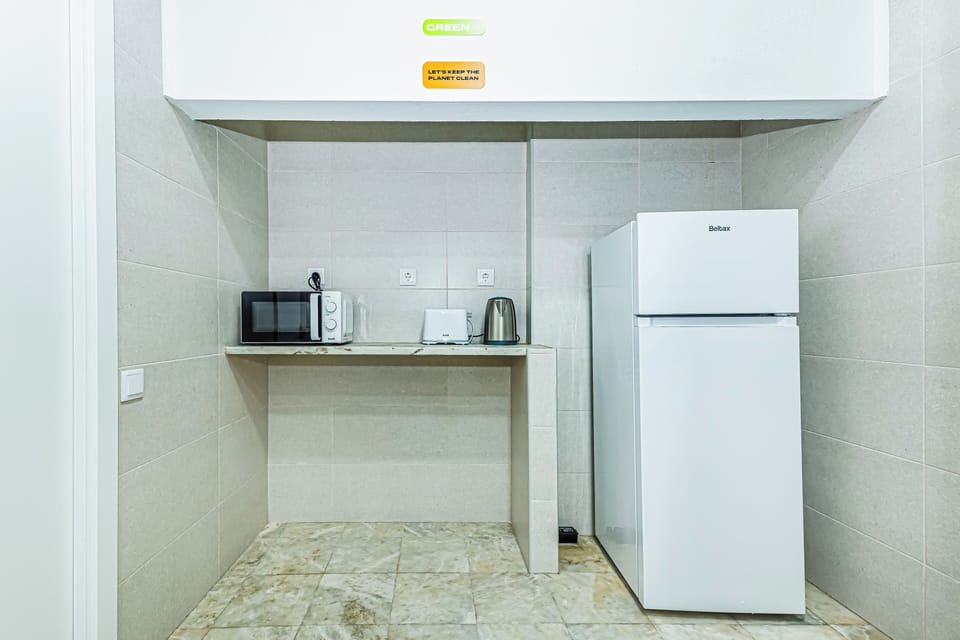 Full-size fridge, microwave, stovetop, cookware/dishes/utensils