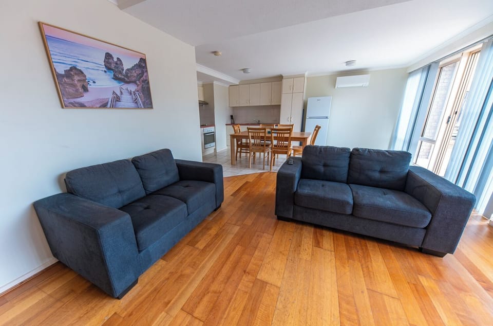 Family Apartment | Living area | 42-inch TV with digital channels