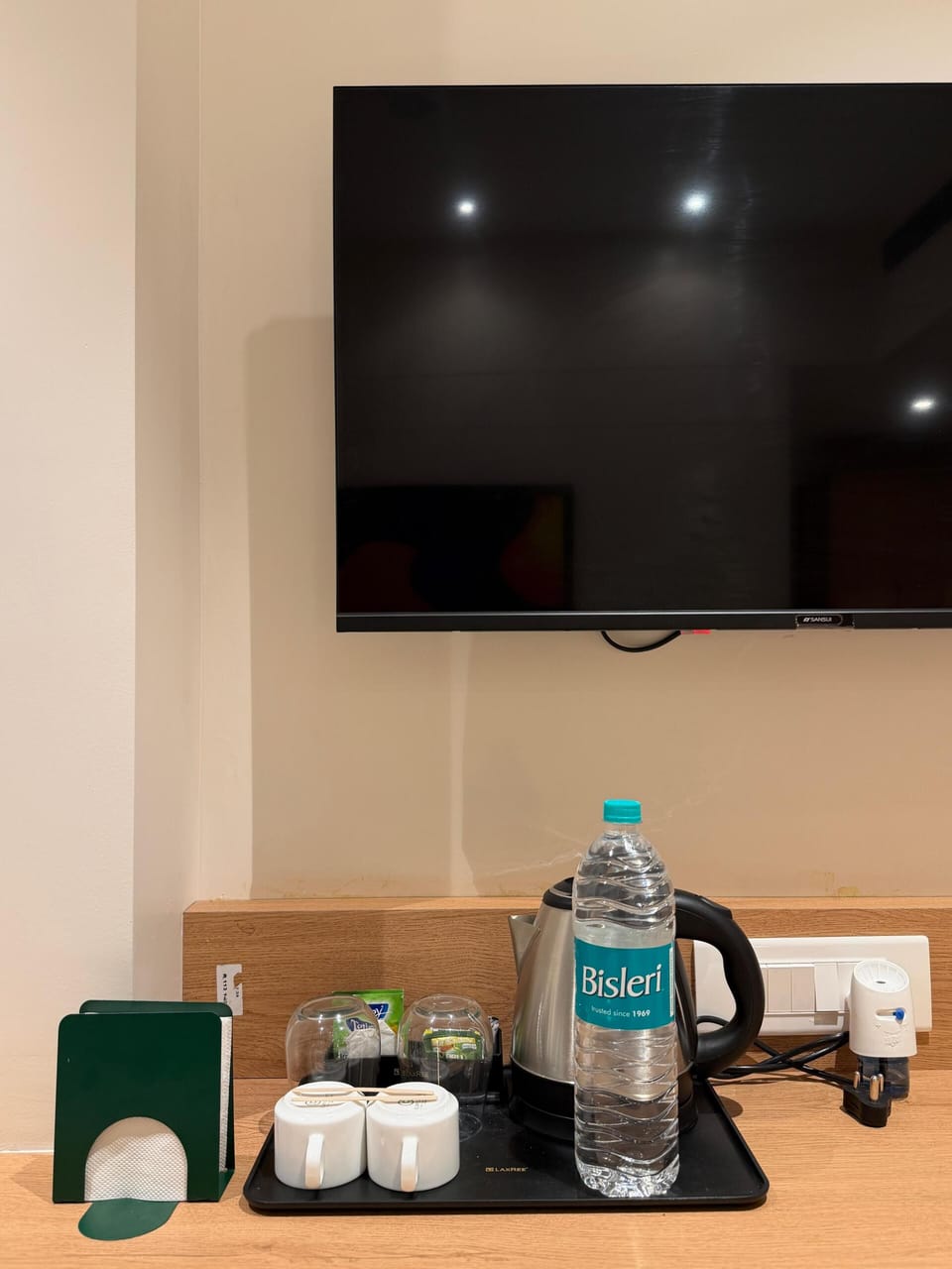 Laptop workspace, free WiFi