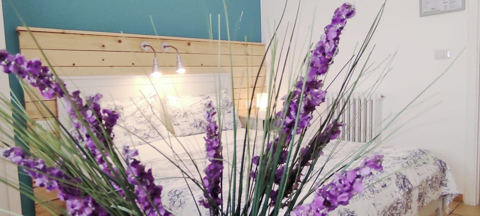 Double Room, Non Smoking | Desk, free WiFi, bed sheets