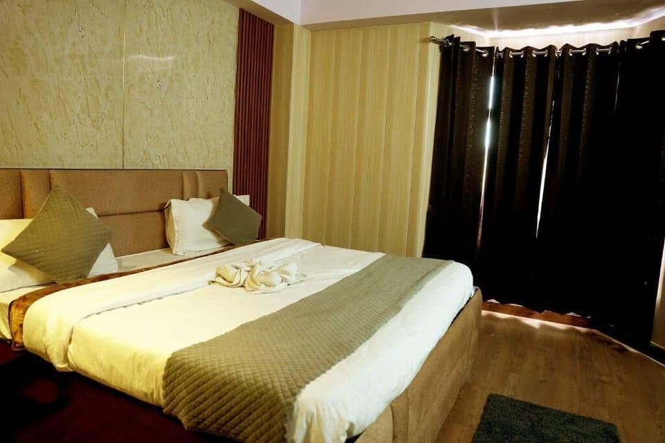 Deluxe Room | Rollaway beds, free WiFi, bed sheets