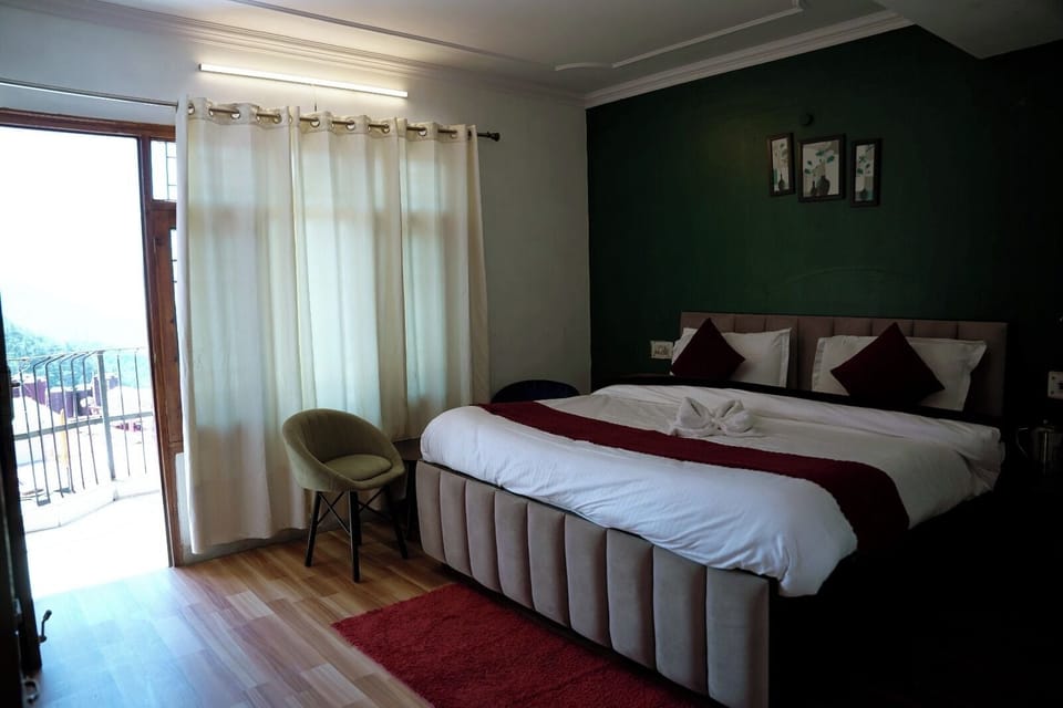 Luxury Room | Rollaway beds, free WiFi, bed sheets