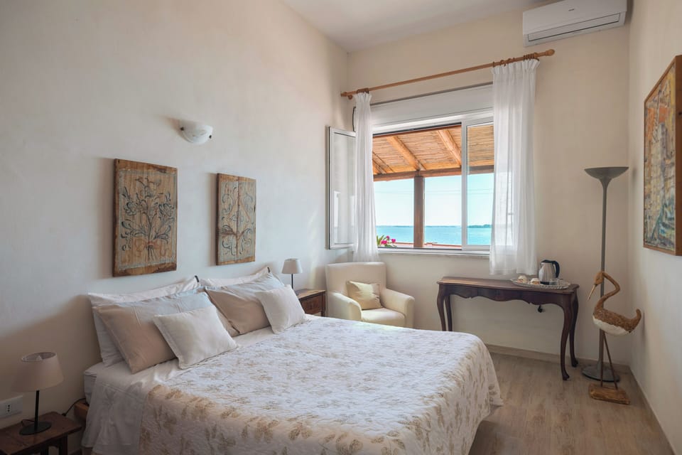 Deluxe Double or Twin Room, Sea View | Individually decorated, individually furnished, desk, free WiFi