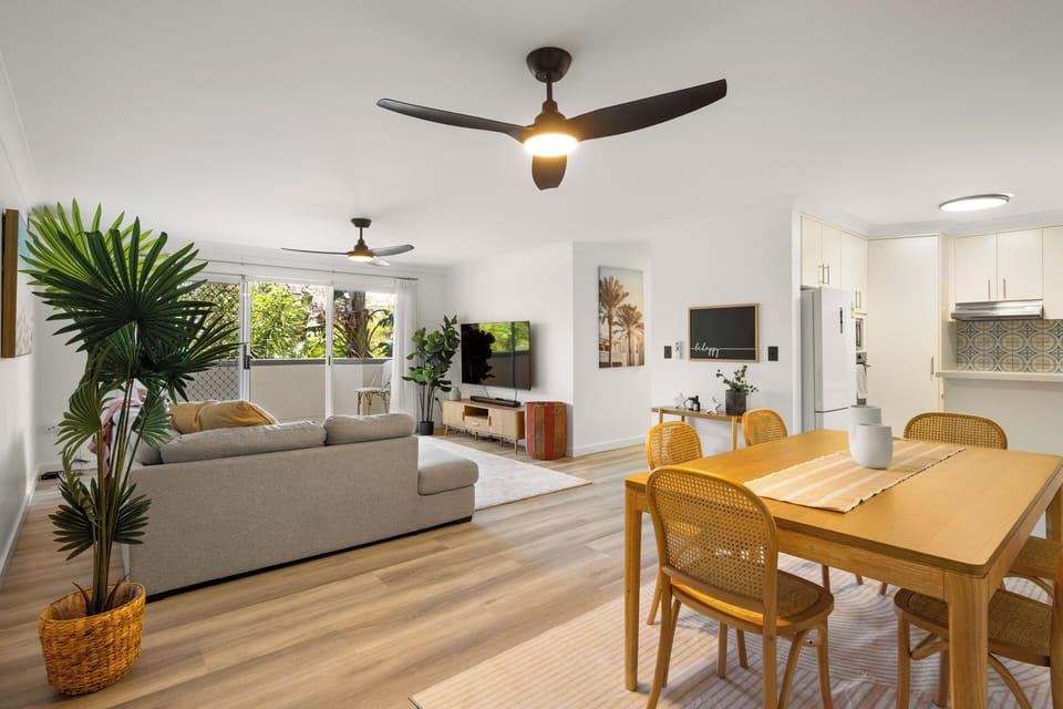 Apartment, Balcony, Garden View | Dining room