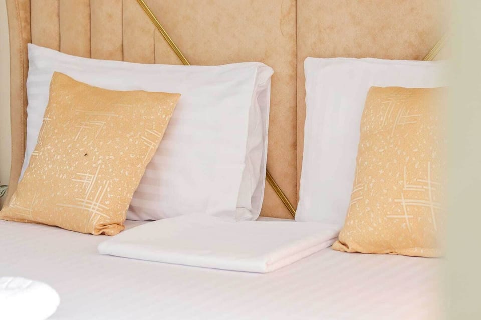Studio, Balcony | Blackout drapes, iron/ironing board, free WiFi