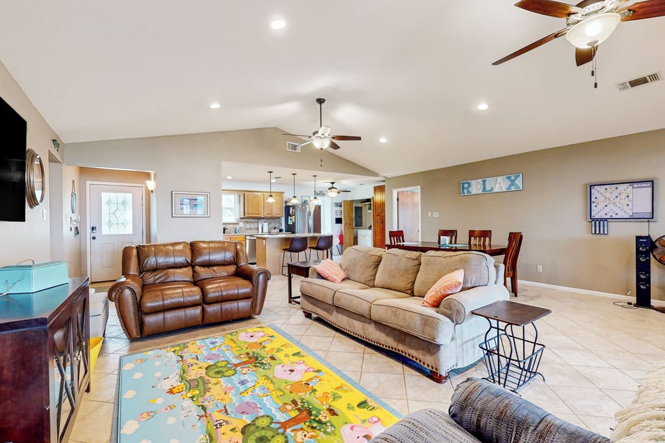 House (3 Bedrooms) | Interior