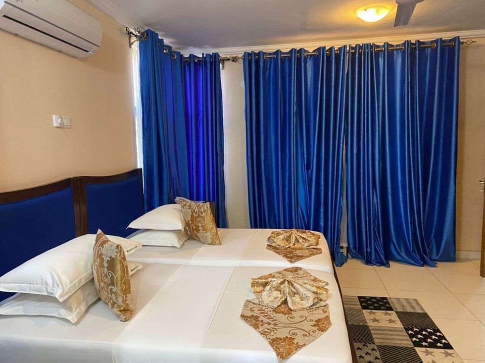 Comfort Room | Desk, WiFi (free)