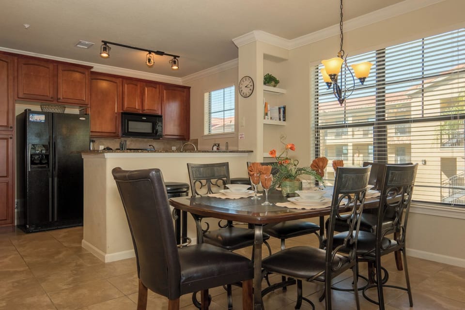Condo, 3 Bedrooms | Dining
