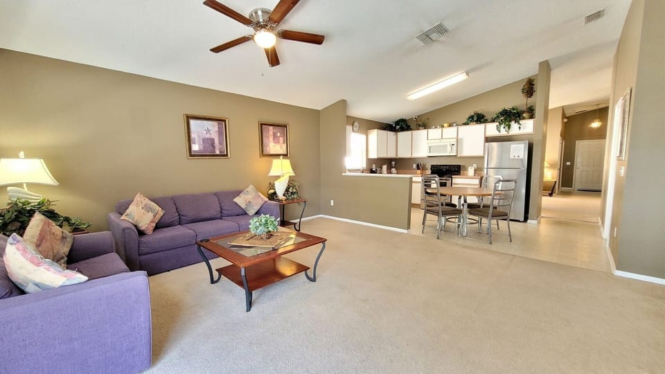 House, 4 Bedrooms | Living area