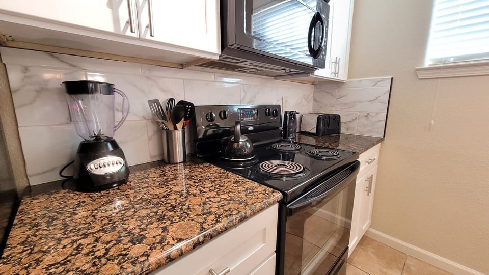 Condo, 3 Bedrooms | Private kitchen | Coffee/tea maker, fridge, oven, toaster