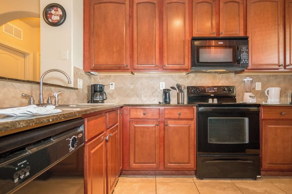 Condo, 4 Bedrooms | Private kitchen | Coffee/tea maker, fridge, oven, toaster