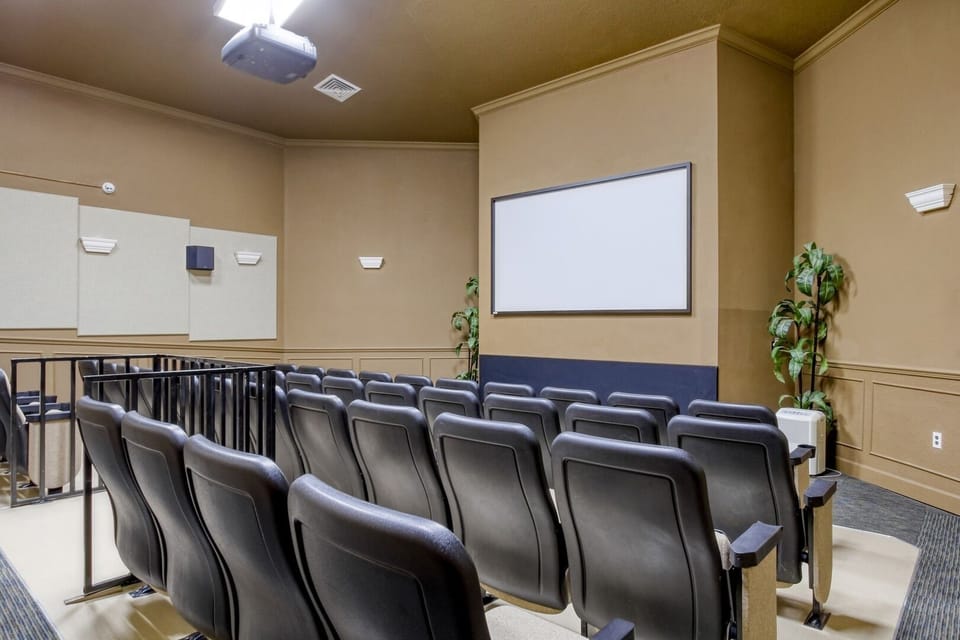 House, 4 Bedrooms | Meeting facility