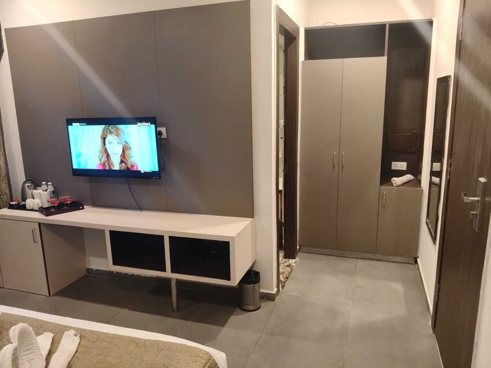 In-room safe, soundproofing, iron/ironing board, free WiFi