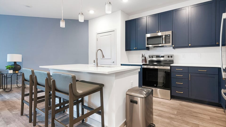 Apartment (1 Bedroom) | Private kitchen | Fridge, microwave, oven, stovetop