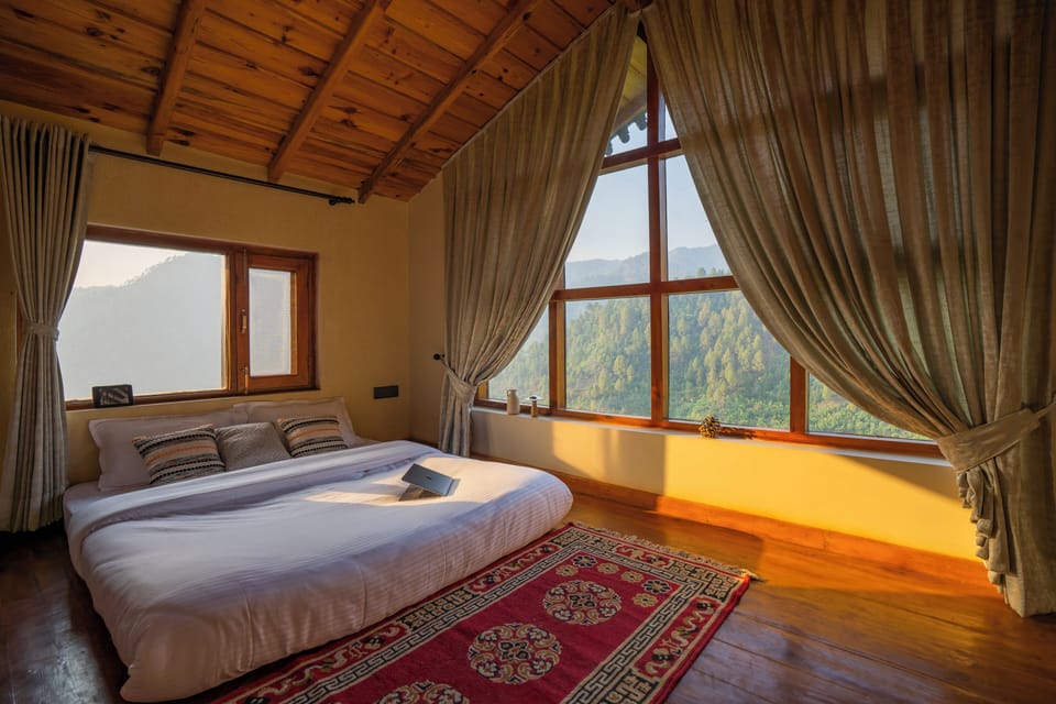 Luxury Quadruple Room, Mountain View | Desk, free WiFi, bed sheets