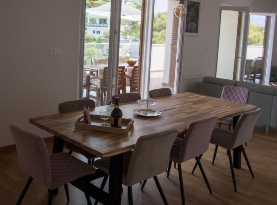 House (Three Bedroom Holiday Home With Balco) | Dining room