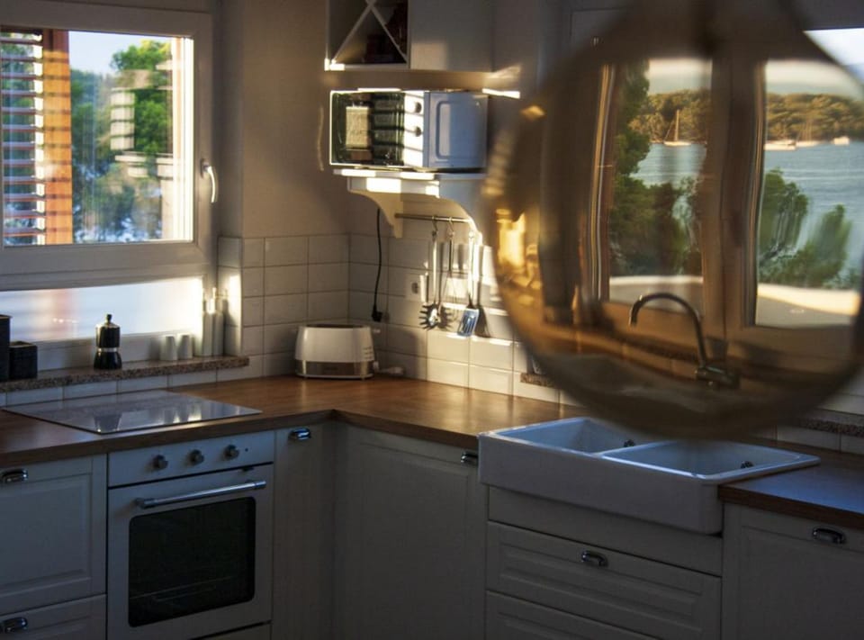 House (Three Bedroom Holiday Home With Balco) | Bathroom | Shower, towels