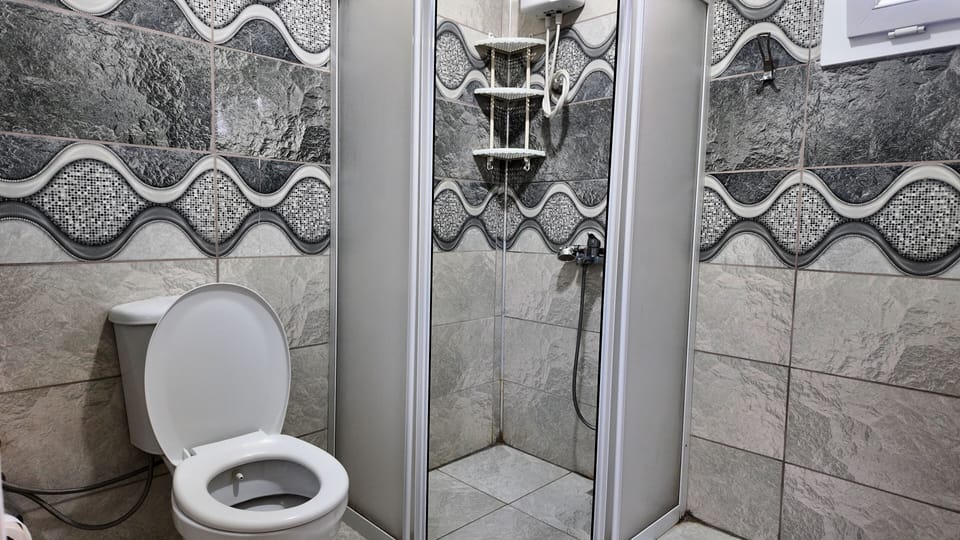 Comfort Apartment, Balcony, Mountain View | Bathroom | Hair dryer, towels, soap, shampoo