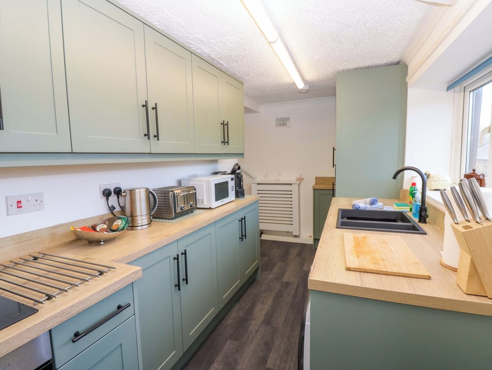 Dishwasher, cookware/dishes/utensils