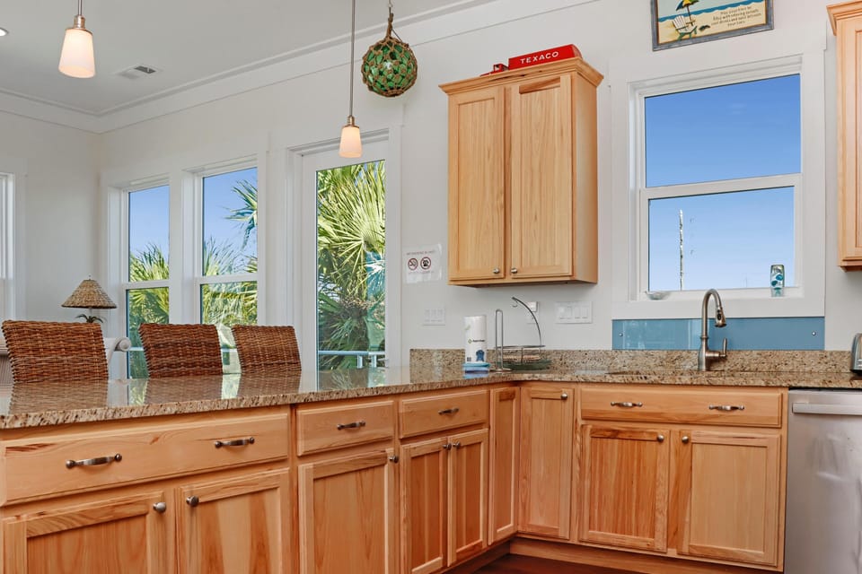 House, Multiple Beds (Abalonian House) | Private kitchen