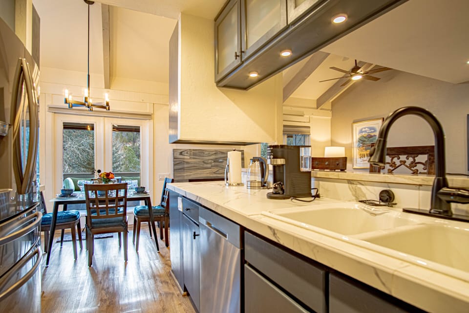 Condo, Multiple Beds, Balcony, Mountain View (Sun Valley Condo 124) | Private kitchen | Coffee/tea maker