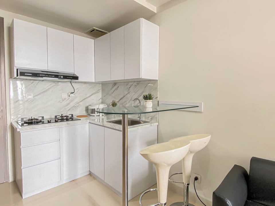 Standard Apartment, 2 Bedrooms | Dining room