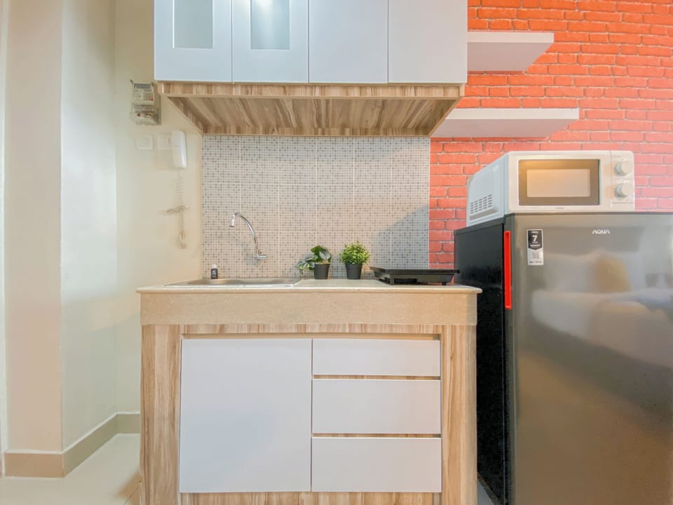 Standard Studio, 1 Bedroom | Private kitchen | Electric kettle