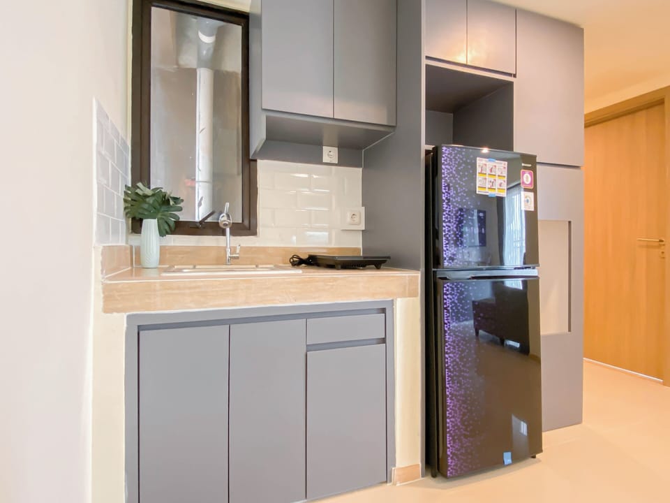 Standard Apartment, 3 Bedrooms | Private kitchen | Cookware/dishes/utensils