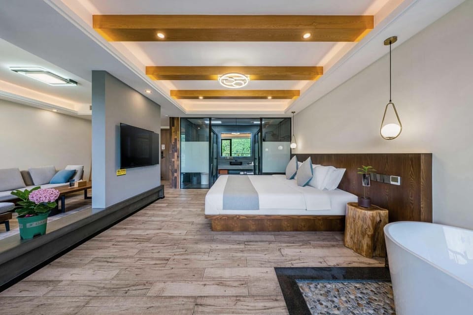 Superior Suite, Balcony, Hill View | Desk, free WiFi, bed sheets