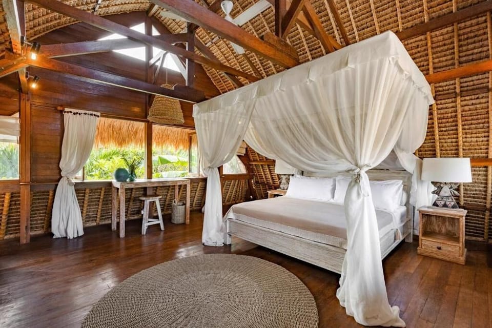 Comfort Suite, 1 King Bed, Garden View | Minibar, in-room safe, blackout drapes, free WiFi