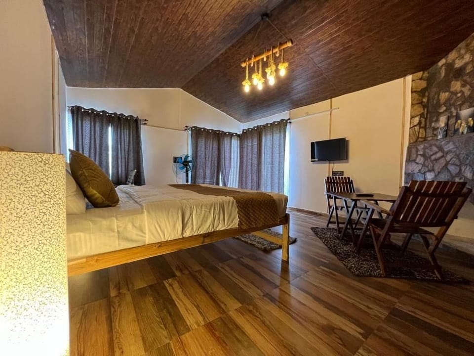 Cottages | Laptop workspace, soundproofing, iron/ironing board, free WiFi