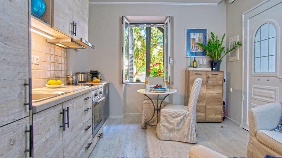 Apartment, Courtyard View | Private kitchen | Coffee/tea maker, electric kettle