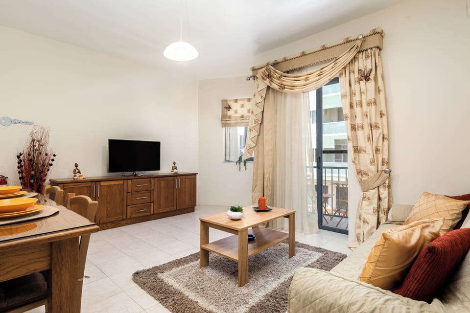 Apartment, 2 Bedrooms, Non Smoking, Kitchen | Living area | Flat-screen TV