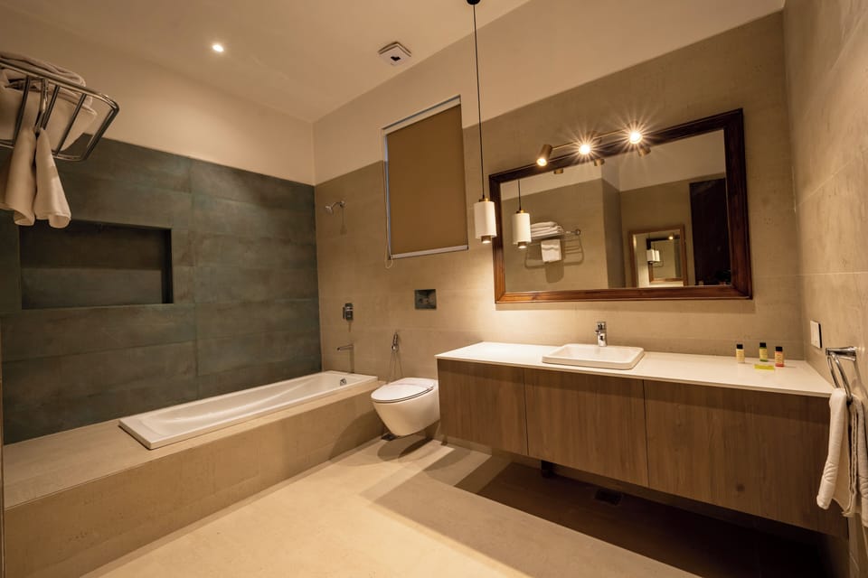Riverine Suite with River View | Bathroom | Free toiletries, soap, shampoo, toilet paper