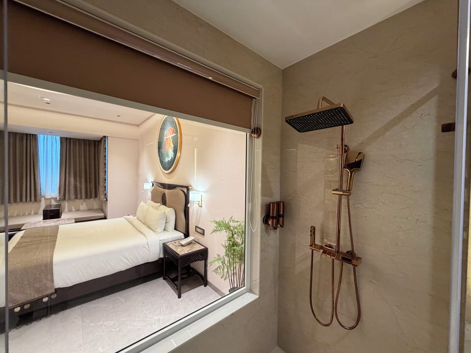 Deluxe Room | Desk, soundproofing, WiFi (free), bed sheets