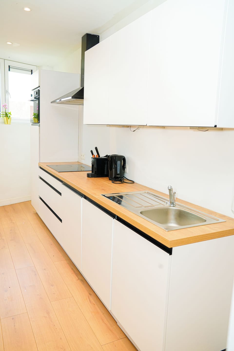 Basic Apartment | Private kitchen | Mini-fridge, oven, stovetop, cookware/dishes/utensils