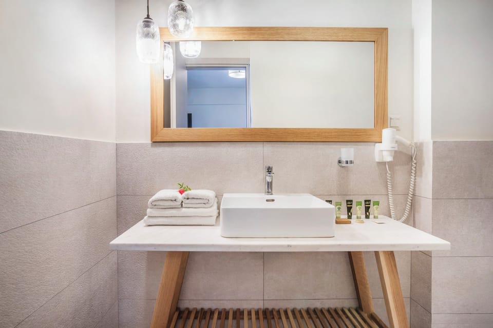 Superior Double Room, Sea View | Bathroom | Slippers