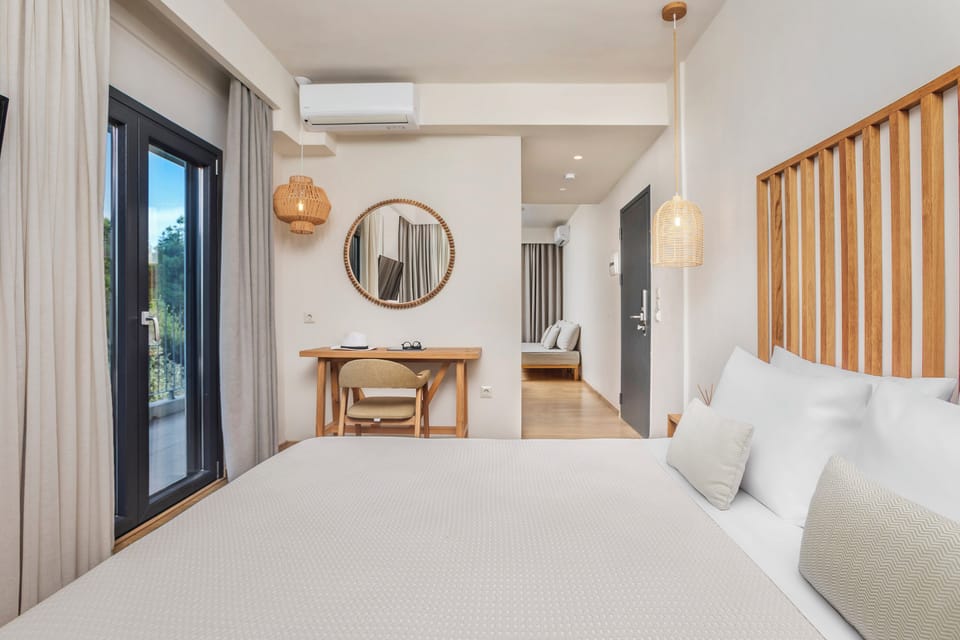 Junior Suite, Sea View | In-room safe, soundproofing, iron/ironing board, free WiFi