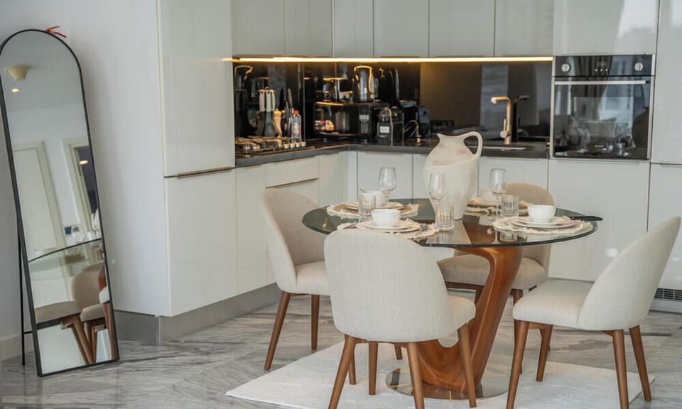 Luxury Apartment, Lake View | Private kitchenette