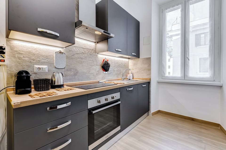 Apartment, 1 Queen Bed with Sofa bed, Kitchen, Courtyard View | Private kitchen | Full-size fridge, microwave, oven, stovetop
