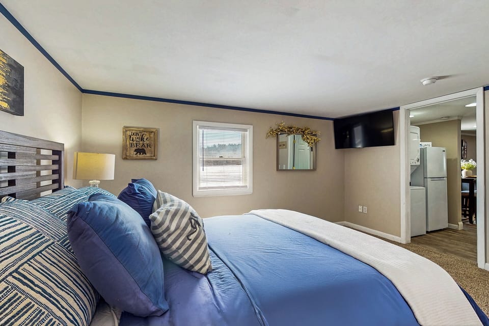 12 Mi to Lake George! Quiet Adirondack Escape Apartment in Hudson Valley