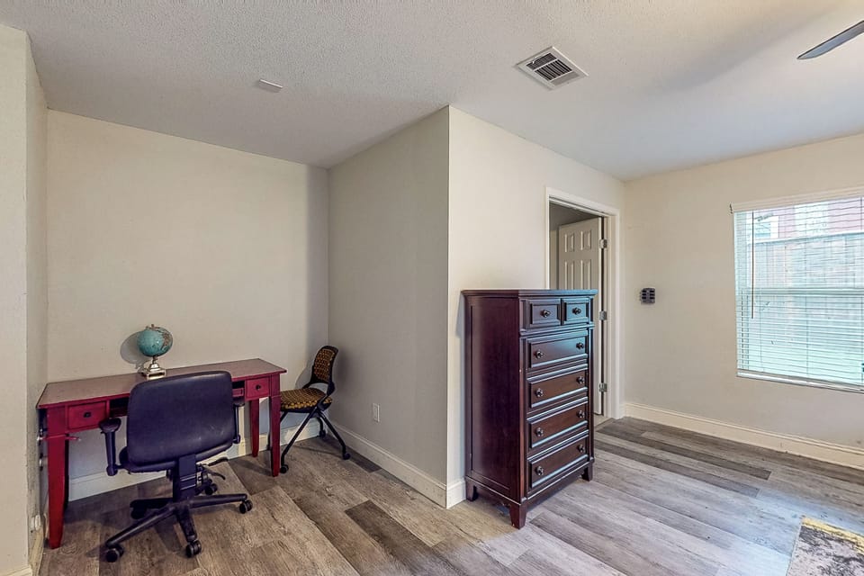 House (6 Bedrooms) | Interior