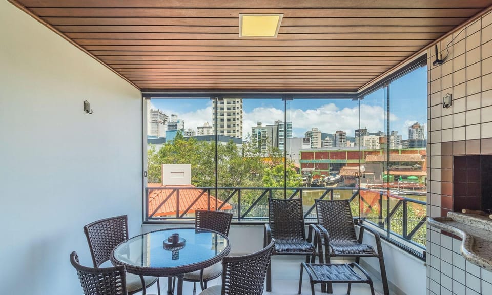 Basic Apartment | Dining