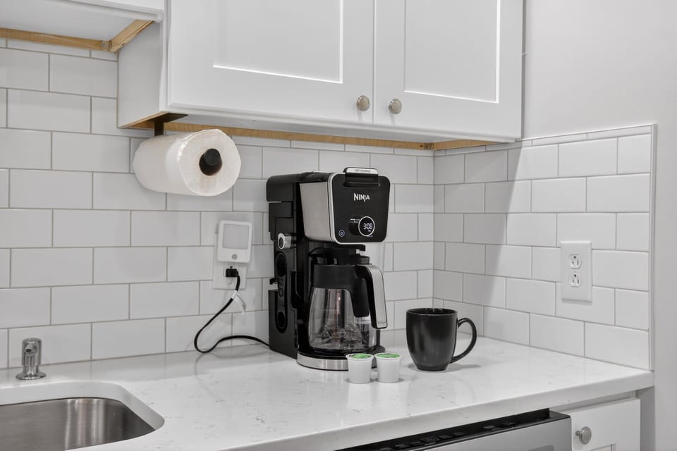 House, 4 Bedrooms | Private kitchen | Coffee/tea maker, fridge, oven, electric kettle