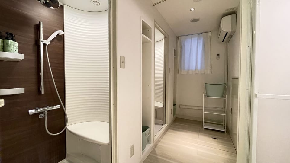 Separate tub and shower, free toiletries, slippers, electronic bidet