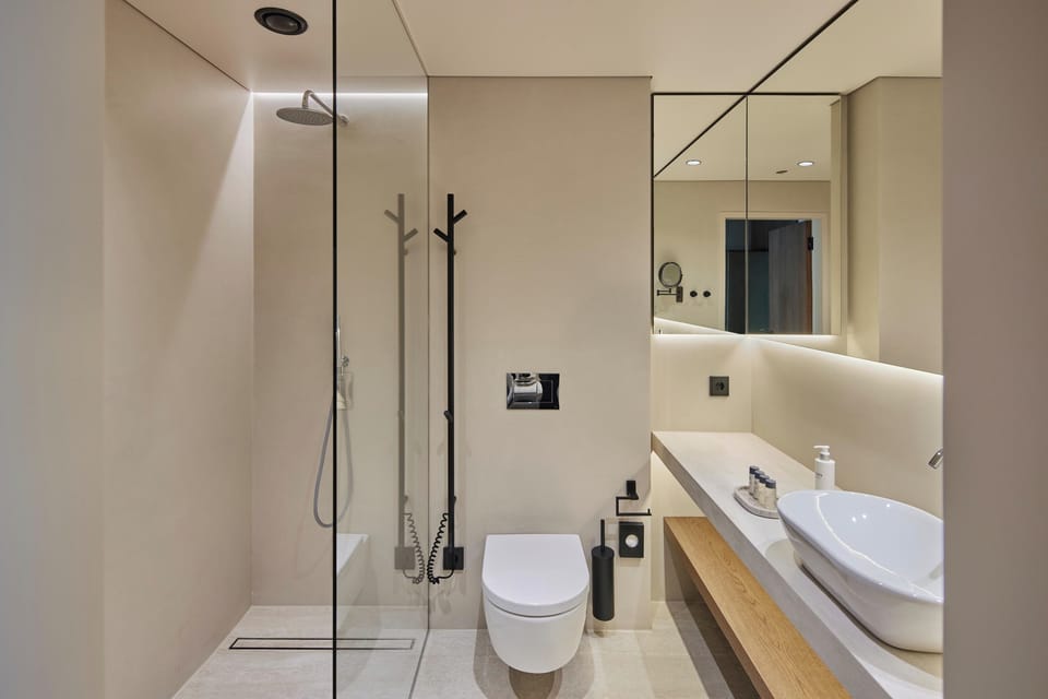 Classic Double Room, Balcony | Bathroom | Shower, hair dryer, slippers, towels