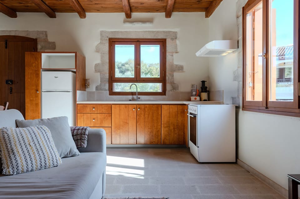 Microwave, dishwasher, coffee/tea maker, highchair